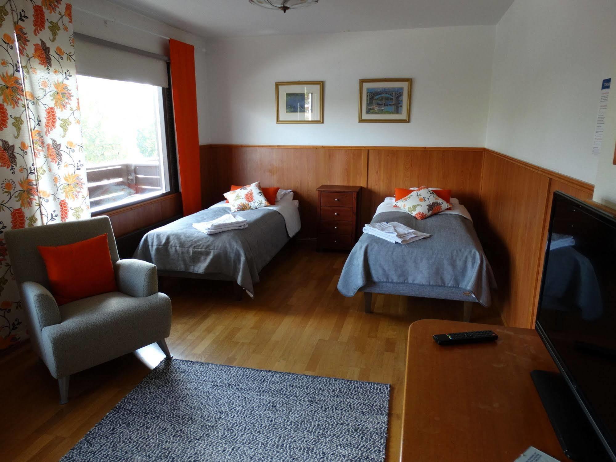 Botnia Hotel & Restaurant Kruunupyy ภายนอก รูปภาพ